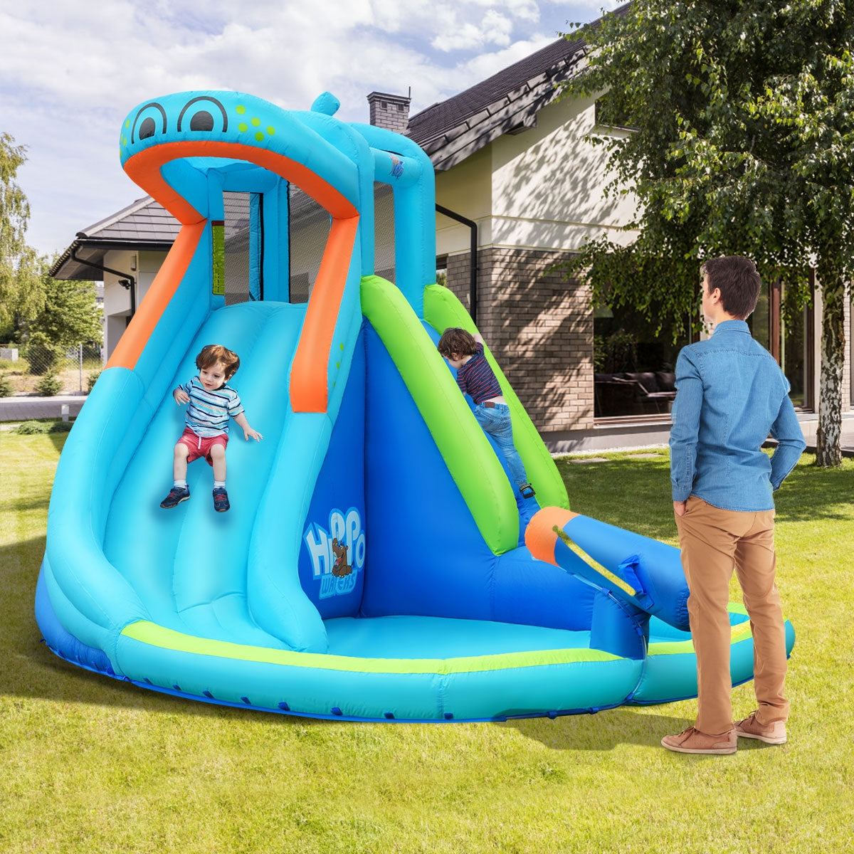 Piscine gonflable avec éclaboussoirs et toboggan, sans souffleur