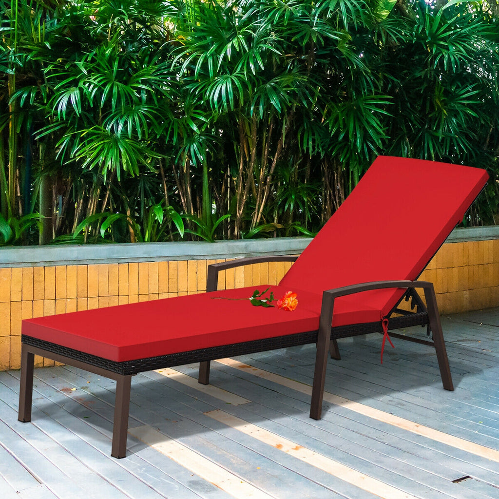 Chaise longue inclinable en rotin pour patio avec dossier réglable et coussin