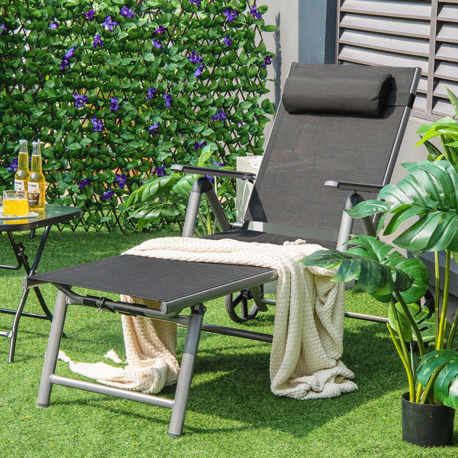 Chaise longue pliante réglable pour terrasse avec roulettes