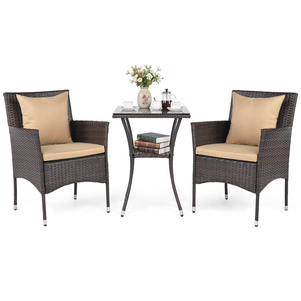 Ensemble de 3 pièces de mobilier de patio avec chaises coussinées et table basse en verre trempé – Marron