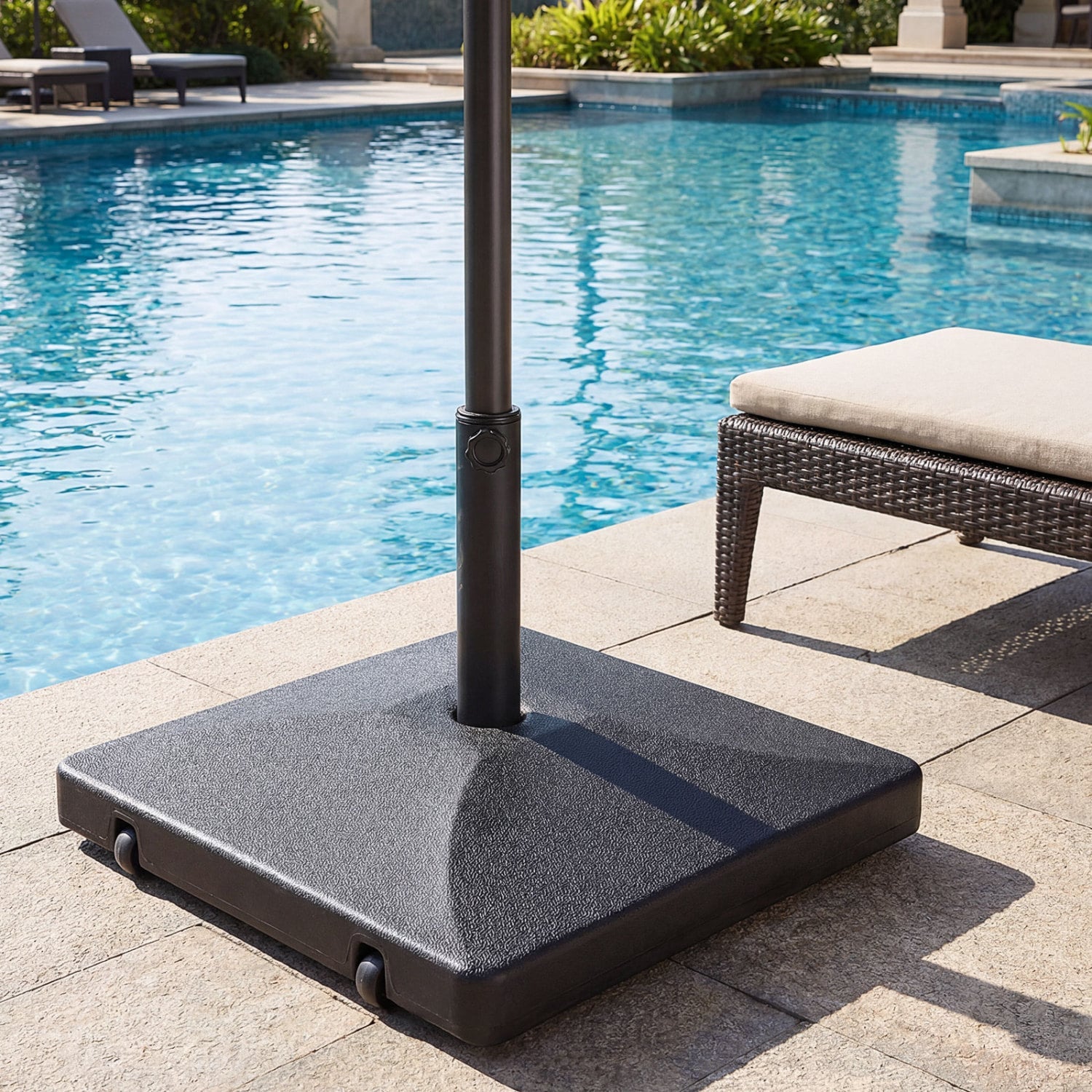 Pied de parasol remplissable 90 lb robuste avec 2 roues – Noir