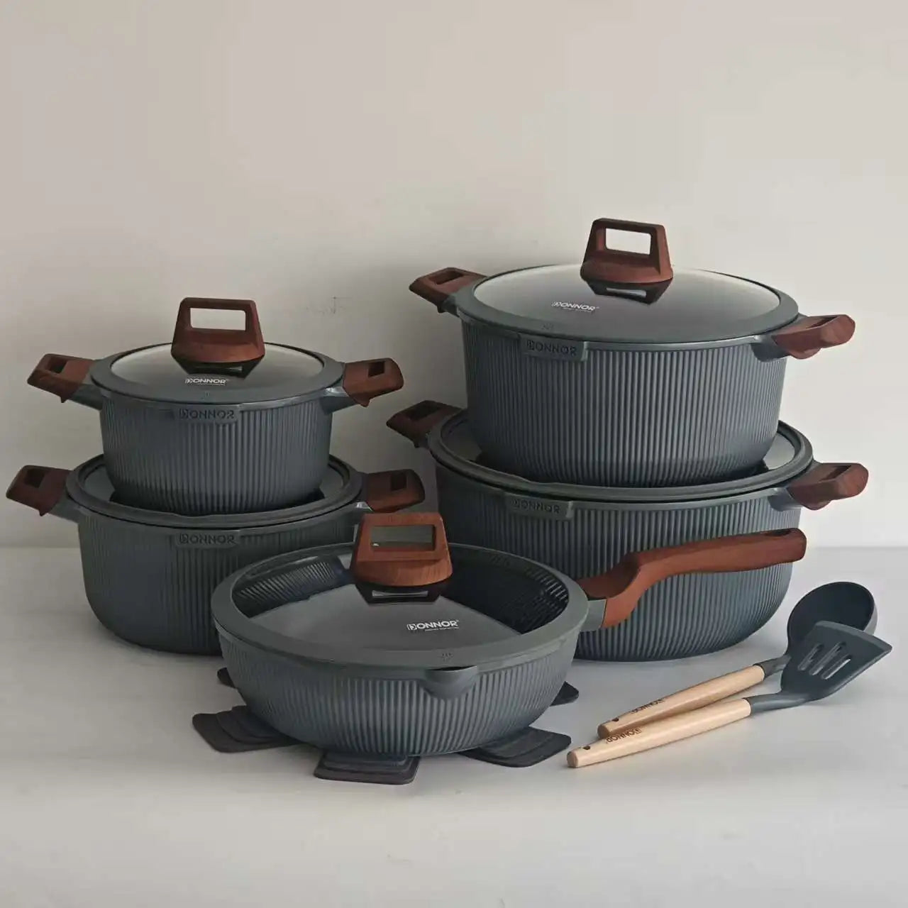 DONNOR 15-Piece Aluminum Nonstick Cookware Set with Glass Lids