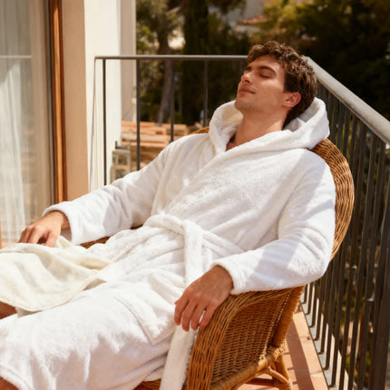 Men’s Thick Hooded Polyester Nightgown – Soft Home & Outdoor Bathrobe, Long‑Sleeved, Adjustable, Casual Robe for After Bathing