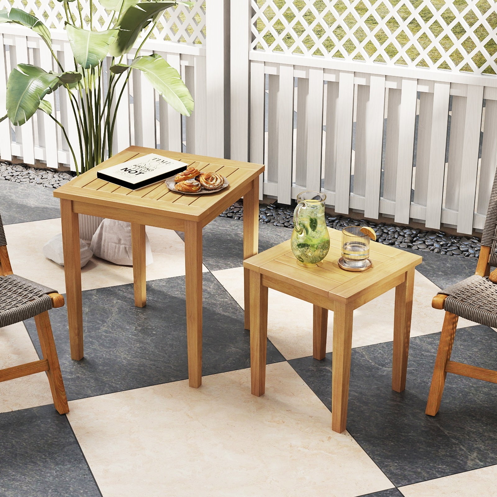 Table basse gigogne de jardin en teck 2 pièces, design compact